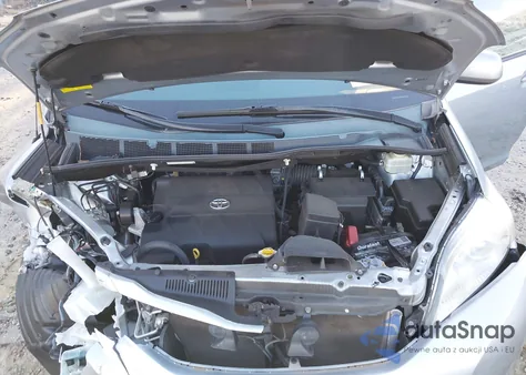 2014 Toyota Sienna Xle V6 8 Passenger z USA, uszkodzony, nr VIN 5TDYK3DC8ES505873